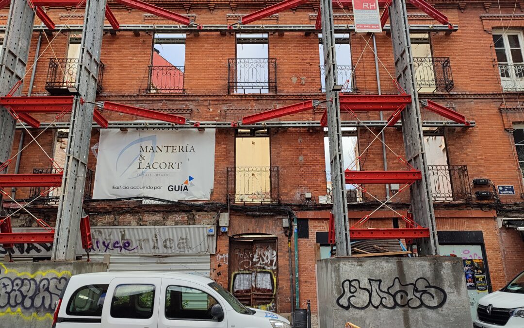 DEMOLICIÓN DE INMUEBLE CON MANTENIMIENTO DE FACHADA EN C/MANTERÍA 29-31 (VALLADOLID)